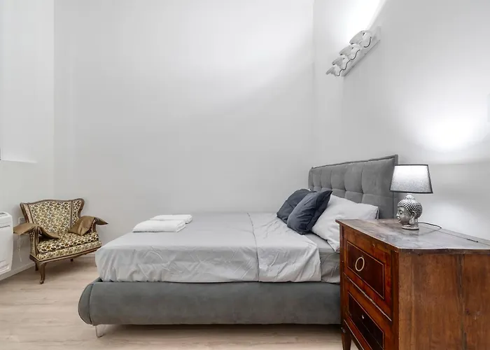 Carbonara Palace 1 - Luxury Comfort Under Medieval Towers